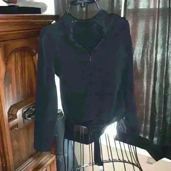 JoieBlack long sleeve Onsie Xs - Picture 5 of 6